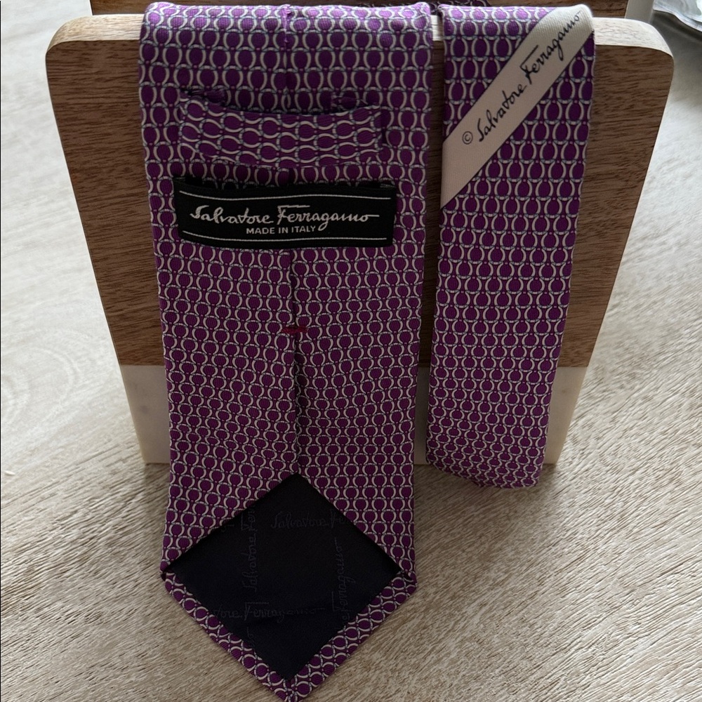 Salvatore Ferragamo Purple Circle Pattern Tie - Picture 2 of 2